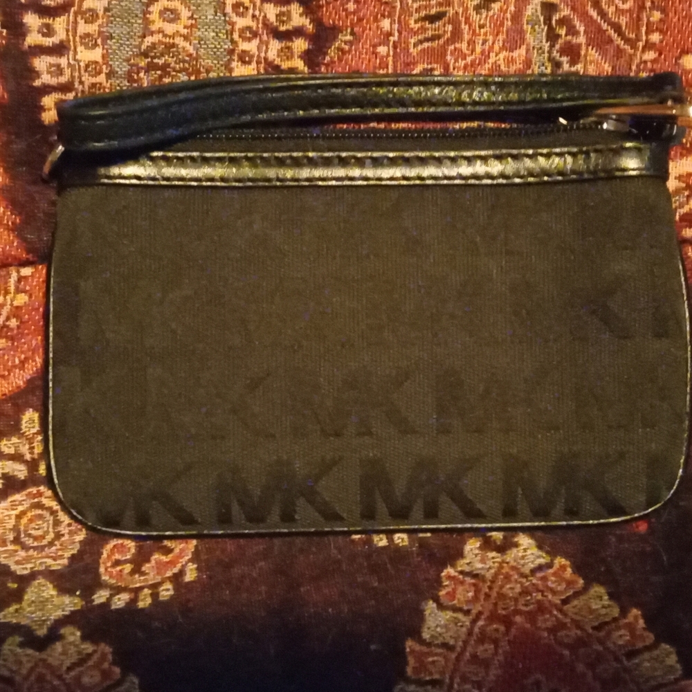 Micheal Kors Zip Wallet